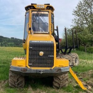 foto 13t laduje 10t forwarder 8x8 SAMPO FR28 Rosenlew