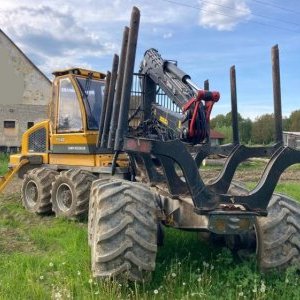 foto 13t laduje 10t forwarder 8x8 SAMPO FR28 Rosenlew