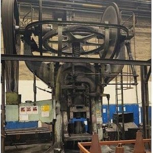 foto 50t prasa cierna zlom 10.000kN ŽĎAS