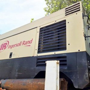 foto 19bar kompresor Ingersoll-Rand 17/235 C43 stacionar CAT silnik