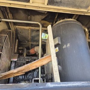 foto 19bar kompresor Ingersoll-Rand 17/235 C43 stacionar CAT silnik