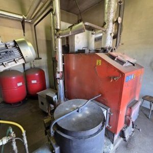 foto 110kW Kociol biomase Gemos KWH urzadzenie grzewcze zrebki trociny masa kotłownia
